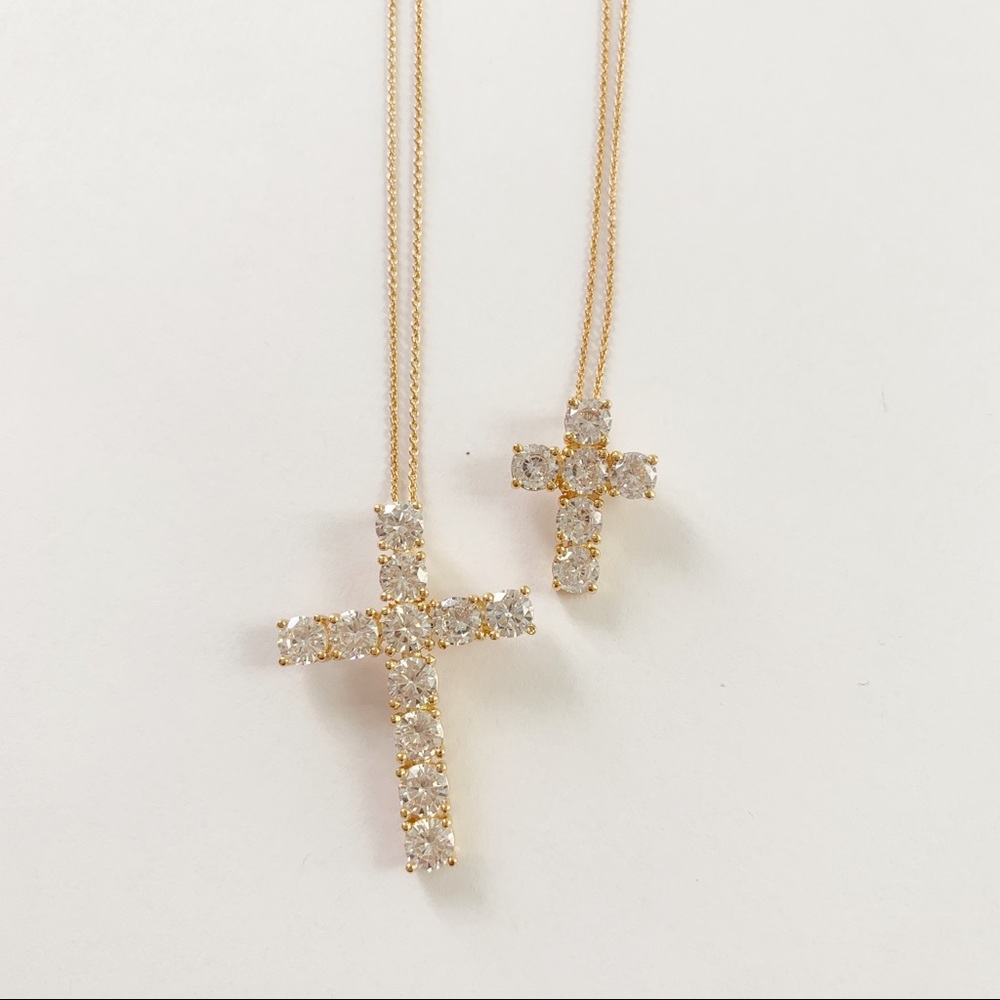 Women’s rose gold necklaces